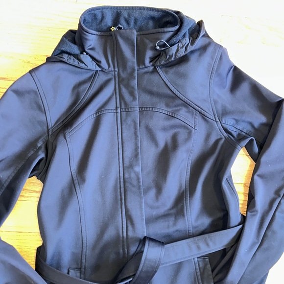 Lululemon belted softshell jacket - Picture 2 of 8